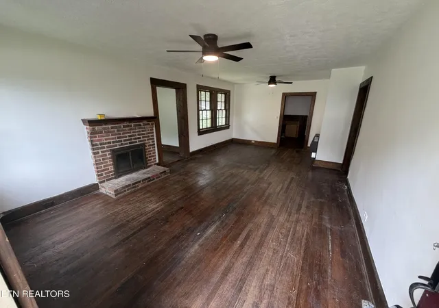 Photo 3 of Single family home for sale at 1212 Woodlawn Ave, Maryville, TN 37804 | MLS# 1348162 | Listing updated on 2026-10-11