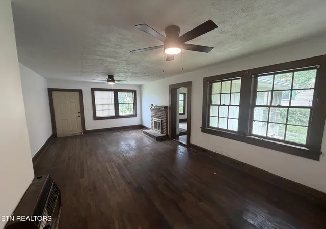 Photo 4 of Single family home for sale at 1212 Woodlawn Ave, Maryville, TN 37804 | MLS# 1348162 | Listing updated on 2026-10-11