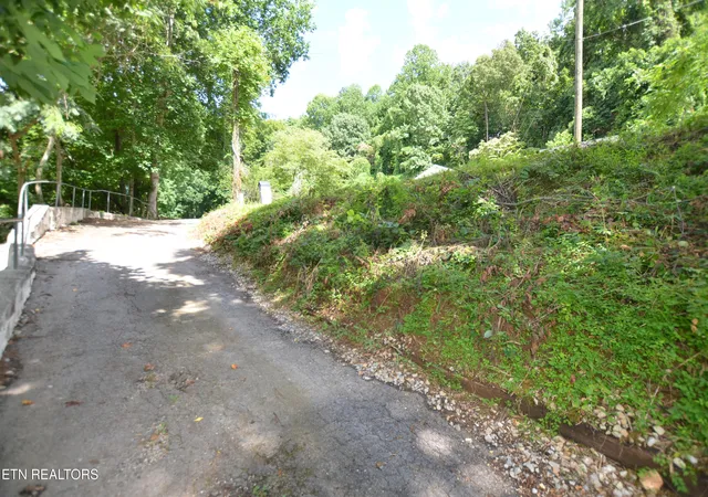 3rd image of 188 Green Ln, Powell, TN 37849 | MLS# 1348207
