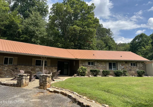 Photo 1 of Single family home for sale at 560 Buckhorn Rd, Gatlinburg, TN 37738 | MLS# 1348836 | Listing updated on 2026-09-01