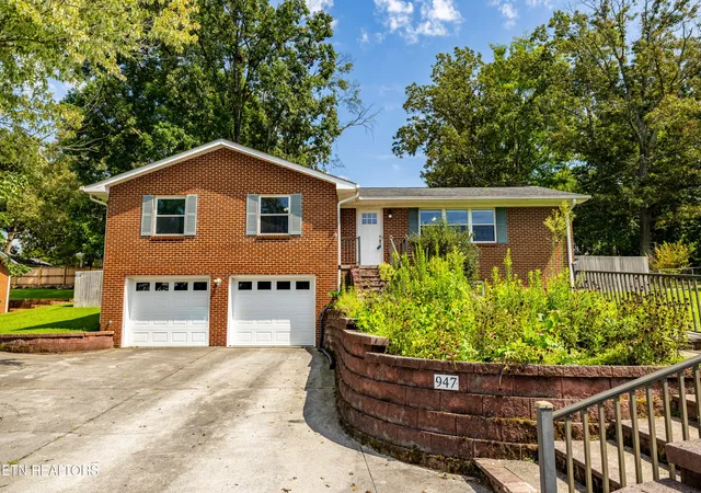 Photo 1 of Sale Pending at 947 N Linden Dr, Alcoa, TN 37701 | MLS# 1348343 | Listing updated on 2026-09-28