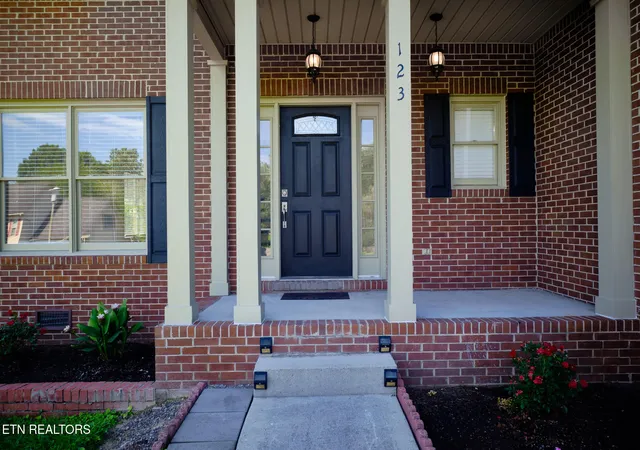Photo 2 of Sale Pending at 123 Capital Cir, Oak Ridge, TN 37830 | MLS# 1348816 | Listing updated on 2026-09-15
