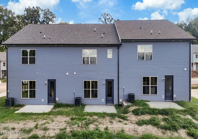 Photo 2 of Single family home for sale at 1618 Bennett Village Dr, Maryville, TN 37804 | MLS# 1348611 | Listing updated on 2026-09-26
