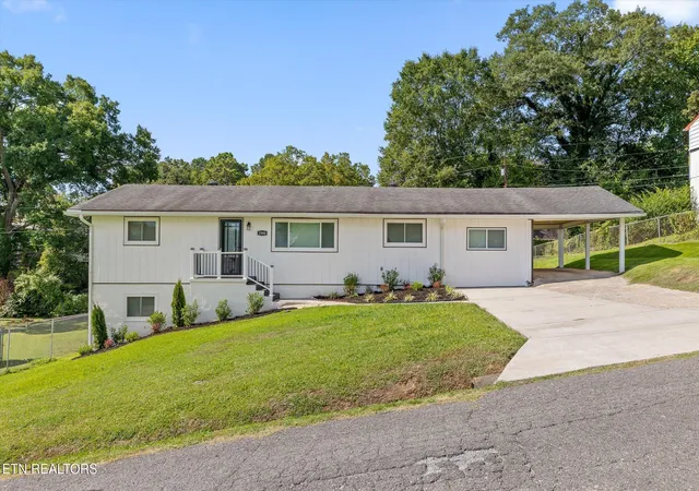 Photo 1 of Single family home for sale at 2900 Siener Ln, Chattanooga, TN 37411 | MLS# 1353316 | Listing updated on 2026-08-27