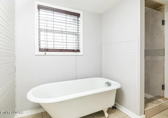 Photo 3 of Single family home for sale at 409 W 5th Avenue, Lenoir City, TN 37771 | MLS# 1348773 | Listing updated on 2026-10-09