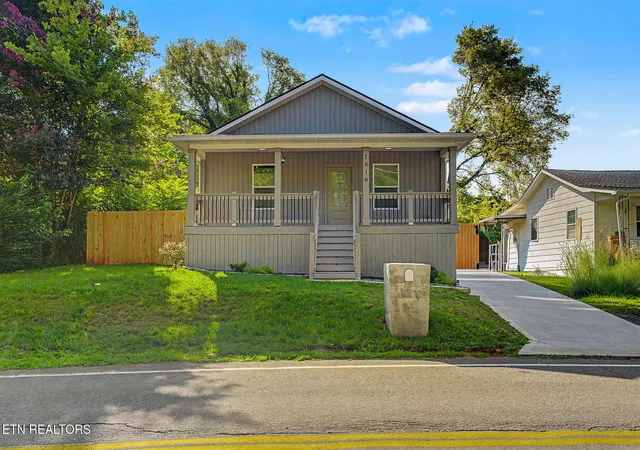 Photo 1 of Single family home for sale at 1810 Reynolds St, Knoxville, TN 37921 | MLS# 1351036 | Listing updated on 2026-09-18