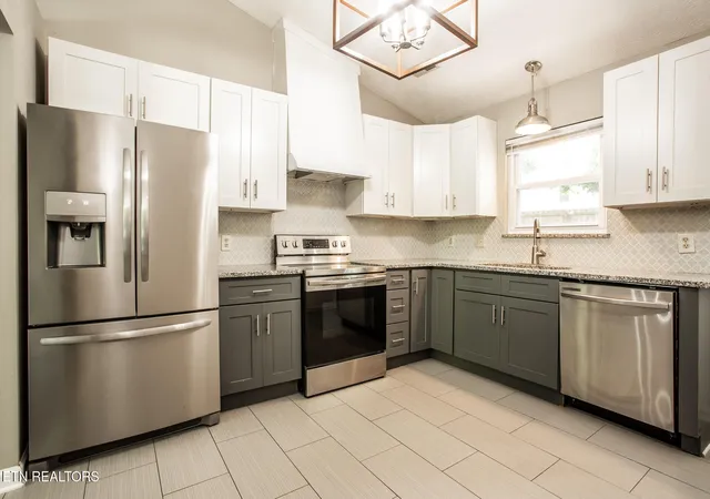 Photo 2 of Single family home for sale at 6009 Woodbark Tr, Knoxville, TN 37921 | MLS# 1350044 | Listing updated on 2026-09-17