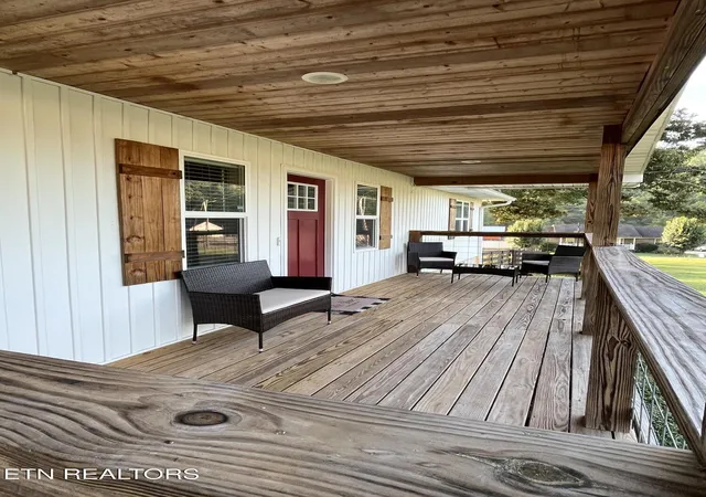 Photo 2 of Sale Pending at 106 Moccasin Holw Ln, Clinton, TN 37716 | MLS# 1349407 | Listing updated on 2026-10-01
