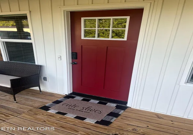 Photo 3 of Sale Pending at 106 Moccasin Holw Ln, Clinton, TN 37716 | MLS# 1349407 | Listing updated on 2026-10-01