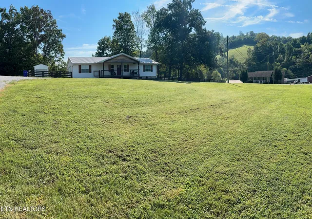 Photo 4 of Sale Pending at 106 Moccasin Holw Ln, Clinton, TN 37716 | MLS# 1349407 | Listing updated on 2026-10-01