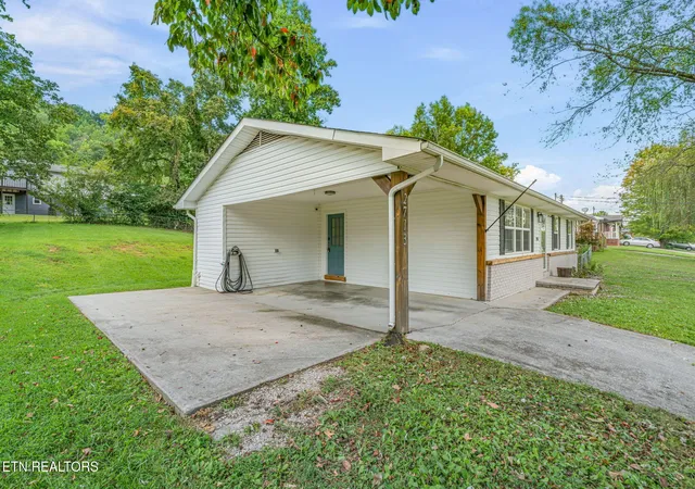 Photo 3 of Single family home for sale at 2713 Mynatt Rd, Knoxville, TN 37918 | MLS# 1353570 | Listing updated on 2026-09-01
