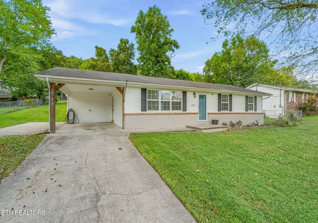 Photo 4 of Single family home for sale at 2713 Mynatt Rd, Knoxville, TN 37918 | MLS# 1353570 | Listing updated on 2026-09-01