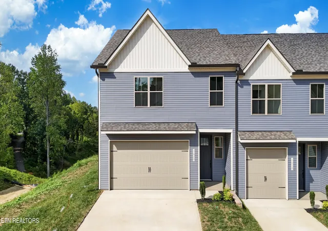 Photo 2 of Sale Pending at 1620 Bennett Village Dr, Maryville, TN 37804 | MLS# 1349814 | Listing updated on 2026-09-10