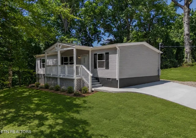 Photo 1 of Single family home for sale at 3813 Bonnie View Ave, Knoxville, TN 37914 | MLS# 1350186 | Listing updated on 2026-09-17