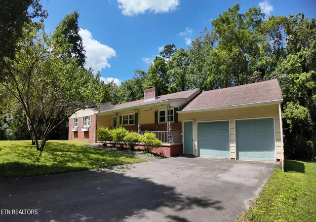 Photo 1 of Single family home for sale at 4721 W Sunset Rd, Knoxville, TN 37914 | MLS# 1350350 | Listing updated on 2026-08-25