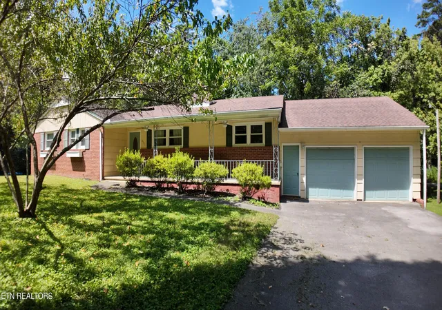 Photo 2 of Single family home for sale at 4721 W Sunset Rd, Knoxville, TN 37914 | MLS# 1350350 | Listing updated on 2026-08-25