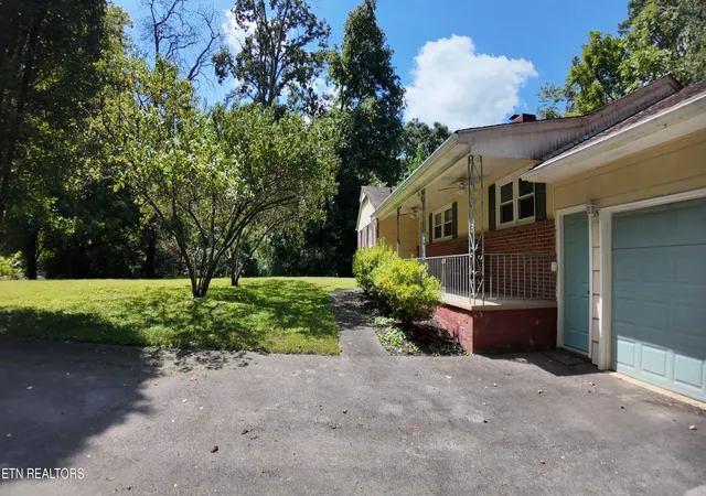 Photo 3 of Single family home for sale at 4721 W Sunset Rd, Knoxville, TN 37914 | MLS# 1350350 | Listing updated on 2026-08-25