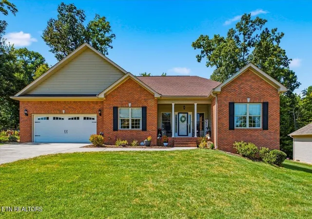 Photo 1 of Sale Pending at 207 Seminole Cir, Loudon, TN 37774 | MLS# 1353418 | Listing updated on 2026-09-06
