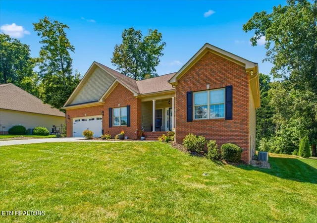 Photo 2 of Sale Pending at 207 Seminole Cir, Loudon, TN 37774 | MLS# 1353418 | Listing updated on 2026-09-06