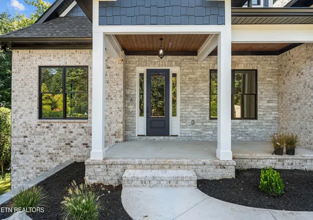 Photo 2 of Single family home for sale at 12507 Comblain Rd, Farragut, TN 37934 | MLS# 1350800 | Listing updated on 2026-09-10