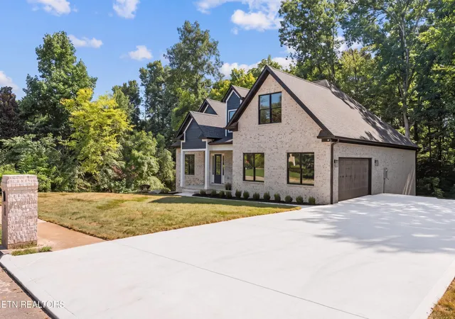 Photo 3 of Single family home for sale at 12507 Comblain Rd, Farragut, TN 37934 | MLS# 1350800 | Listing updated on 2026-09-10