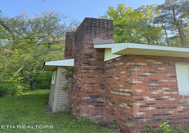 Photo 3 of Sale Pending at 3159 Hickory Dr, Pigeon Forge, TN 37863 | MLS# 1350906 | Listing updated on 2026-08-21