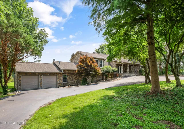 Photo 1 of Single family home for sale at 2949 Louisville Rd, Louisville, TN 37777 | MLS# 1352936 | Listing updated on 2026-09-22