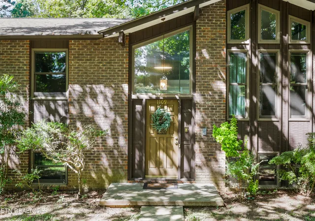 Photo 2 of Sale Pending at 1109 Venice Rd, Knoxville, TN 37923 | MLS# 1352859 | Listing updated on 2026-09-08