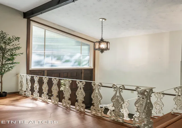 Photo 3 of Sale Pending at 1109 Venice Rd, Knoxville, TN 37923 | MLS# 1352859 | Listing updated on 2026-09-08