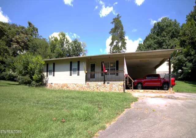 Photo 2 of Single family home for sale at 724 Lower Quarry Rd, Newport, TN 37821 | MLS# 1351114 | Listing updated on 2026-09-21