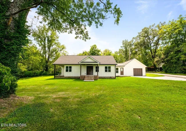 Photo 3 of Single family home for sale at 216 Lafayette St, Oneida, TN 37841 | MLS# 1351241 | Listing updated on 2026-08-24