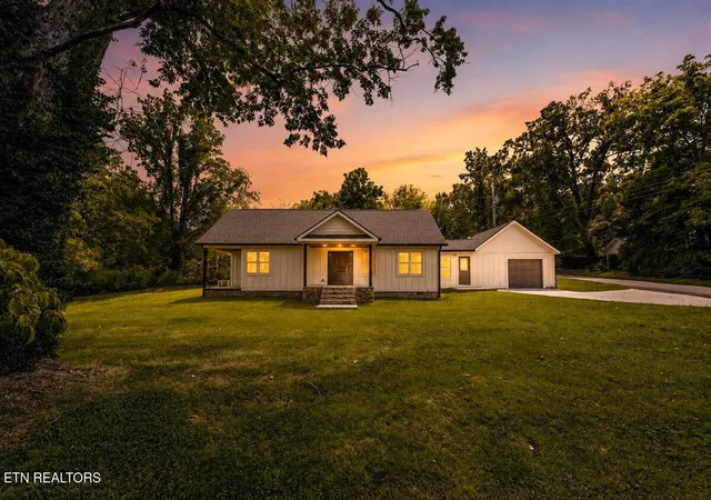 Photo 3 of Single family home for sale at 216 Lafayette St, Oneida, TN 37841 | MLS# 1351241 | Listing updated on 2026-08-24