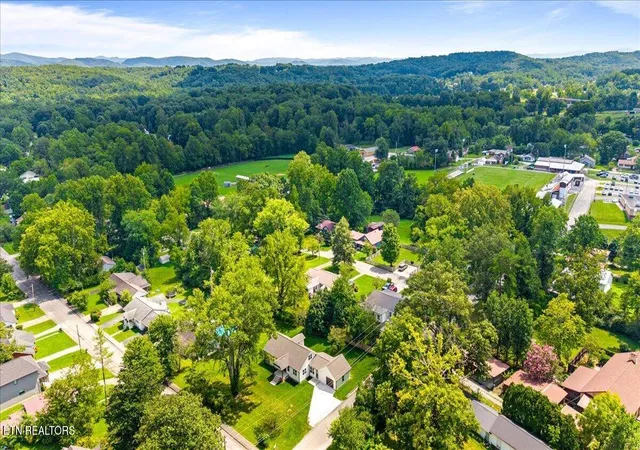 Photo 4 of Single family home for sale at 216 Lafayette St, Oneida, TN 37841 | MLS# 1351241 | Listing updated on 2026-08-24