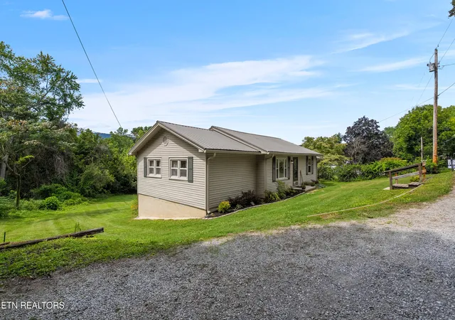 Photo 3 of Single family home for sale at 617 Hillside Rd, Rockwood, TN 37854 | MLS# 1351339 | Listing updated on 2026-10-08