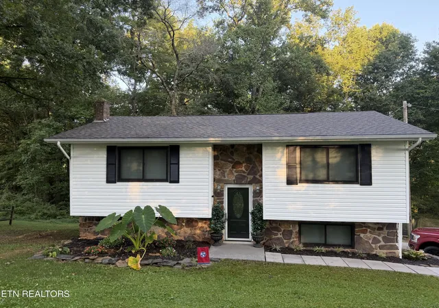 Photo 1 of Sale Pending at 464 Norris Dr, Tazewell, TN 37879 | MLS# 1351629 | Listing updated on 2026-10-27