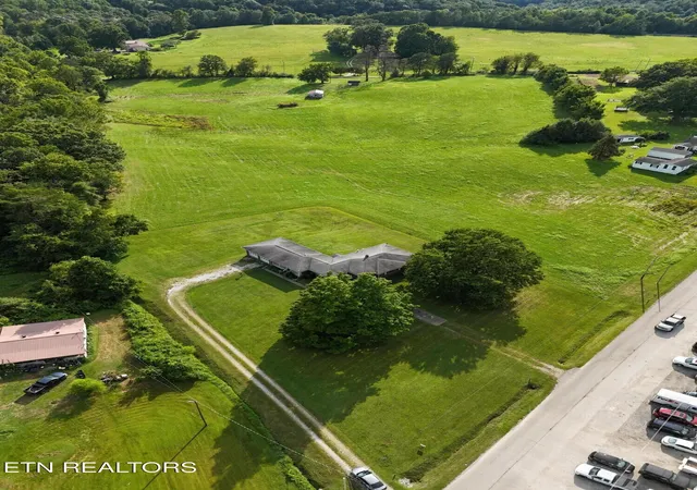 Photo 4 of Single family home for sale at 195 Old Hwy 27, Robbins, TN 37852 | MLS# 1351475 | Listing updated on 2026-10-09