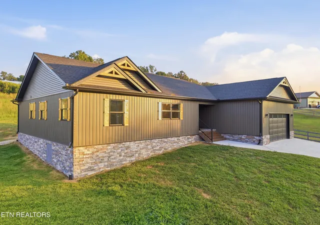 Photo 3 of Single family home for sale at 1328 Marble Hl Rd, Friendsville, TN 37737 | MLS# 1353765 | Listing updated on 2026-09-13