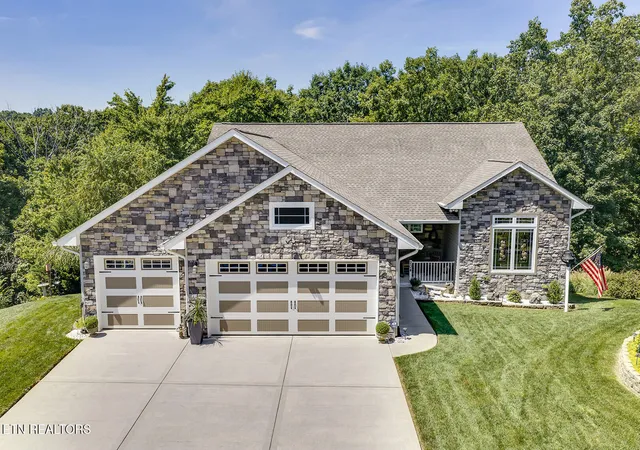 Photo 1 of Sale Pending at 204 Osage Pl, Loudon, TN 37774 | MLS# 1353352 | Listing updated on 2026-10-18