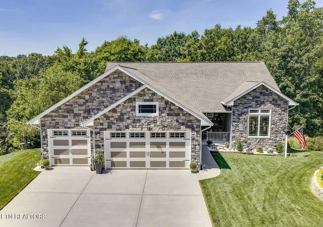 Photo 2 of Single family home for sale at 204 Osage Pl, Loudon, TN 37774 | MLS# 1353352 | Listing updated on 2026-09-08