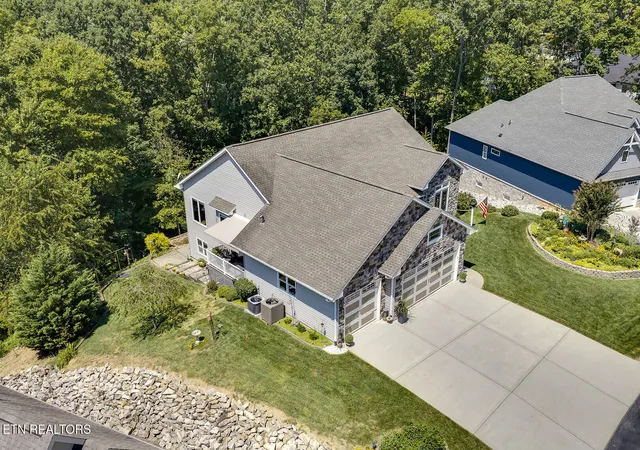 Photo 3 of Single family home for sale at 204 Osage Pl, Loudon, TN 37774 | MLS# 1353352 | Listing updated on 2026-09-08