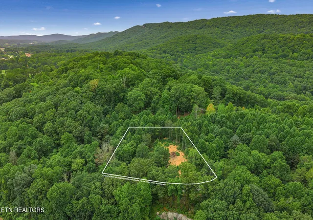 3rd image of 630 Circle Dr, Harriman, TN 37748 | MLS# 1352583