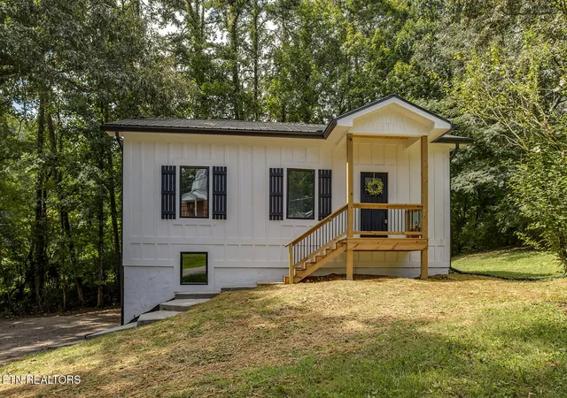 Single family home for sale at 329 Old Emory Rd, Clinton, TN 37716 | MLS# 1351990
