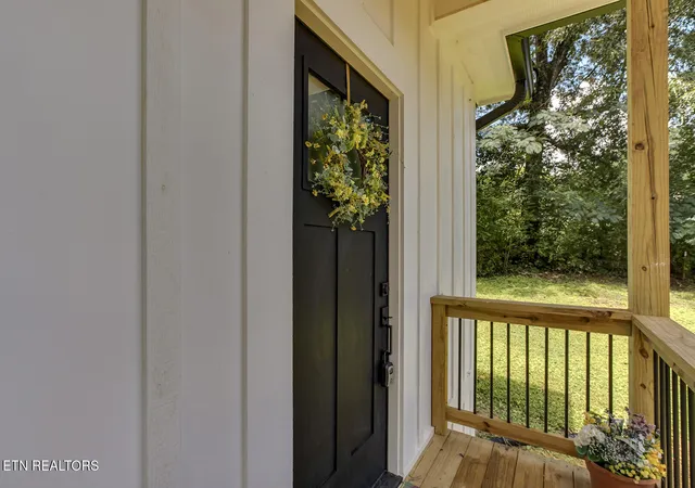 Photo 4 of Single family home for sale at 329 Old Emory Rd, Clinton, TN 37716 | MLS# 1351990 | Listing updated on 2026-10-02