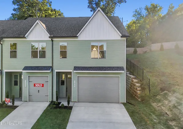 Single family home for sale at 1619 Bennett Village Dr, Maryville, TN 37804 | MLS# 1351984