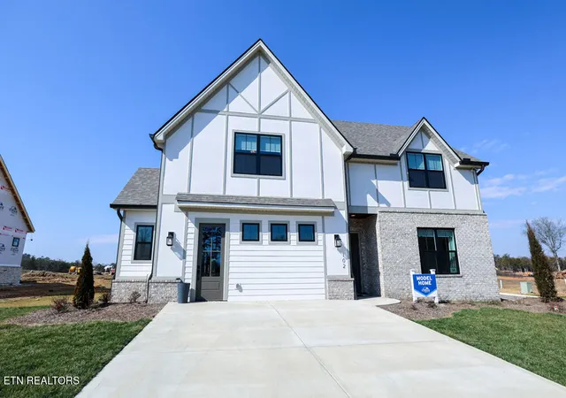 Photo 3 of Single family home for sale at 102 Clover Cir, Lenoir City, TN 37772 | MLS# 1352617 | Listing updated on 2026-09-20