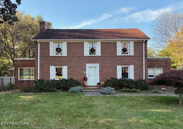 Photo 1 of Sale Pending at 1015 Oak Park Ave, Maryville, TN 37803 | MLS# 1352989 | Listing updated on 2026-08-25