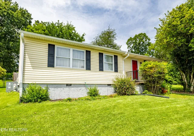 Photo 1 of Single family home for sale at 114 Aspen Ln, Oak Ridge, TN 37830 | MLS# 1352043 | Listing updated on 2026-09-16
