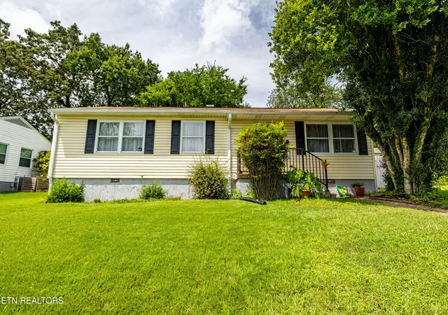 Photo 2 of Single family home for sale at 114 Aspen Ln, Oak Ridge, TN 37830 | MLS# 1352043 | Listing updated on 2026-09-16