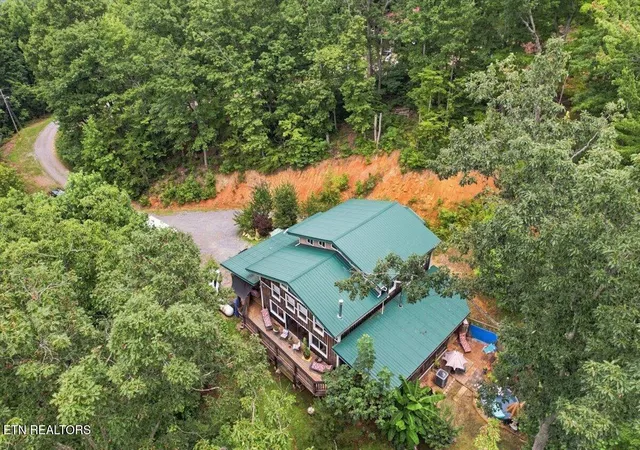 Photo 3 of Single family home for sale at 180 N Grand Country Dr, Cosby, TN 37722 | MLS# 1352618 | Listing updated on 2026-09-24