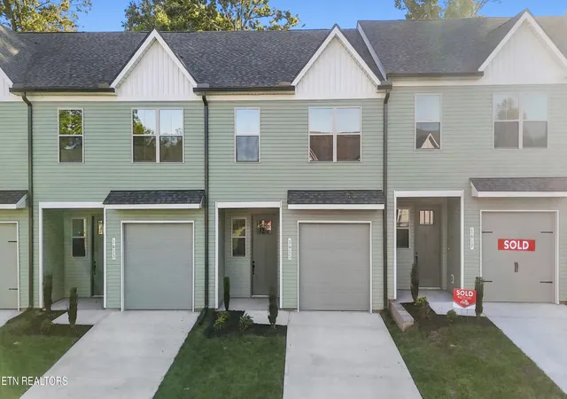 Single family home for sale at 1615 Bennett Village Dr, Maryville, TN 37804 | MLS# 1352098